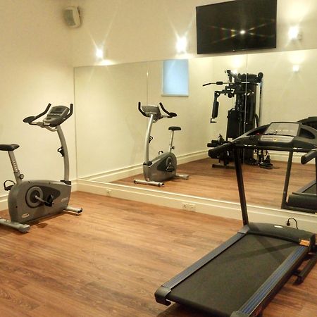 Hotel Le Premier Zagreb Exterior foto A home gym