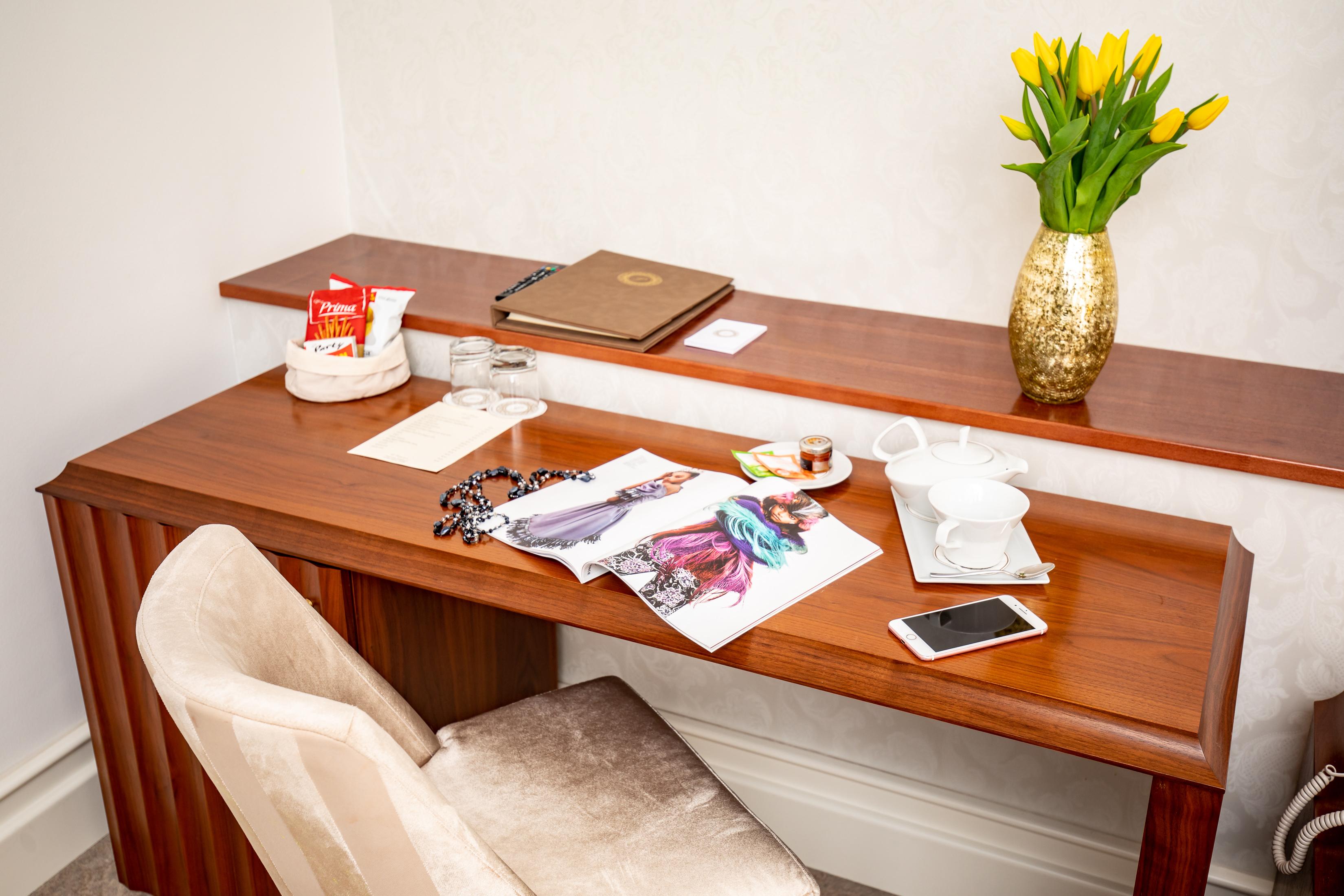 Hotel Le Premier Zagreb Exterior foto A console table