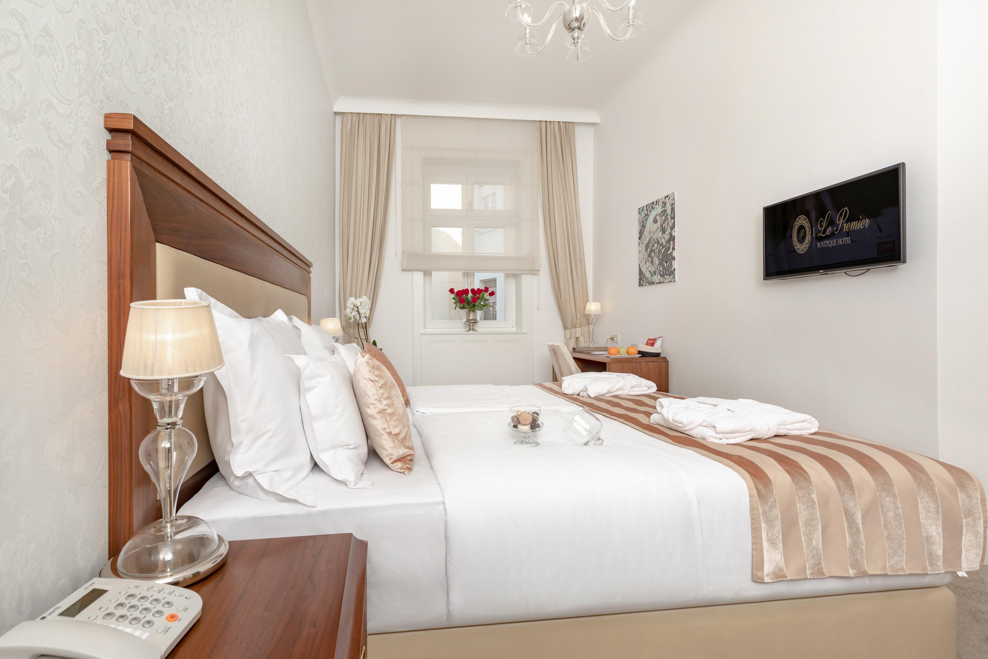 Hotel Le Premier Zagreb Exterior foto A bedroom at the hotel