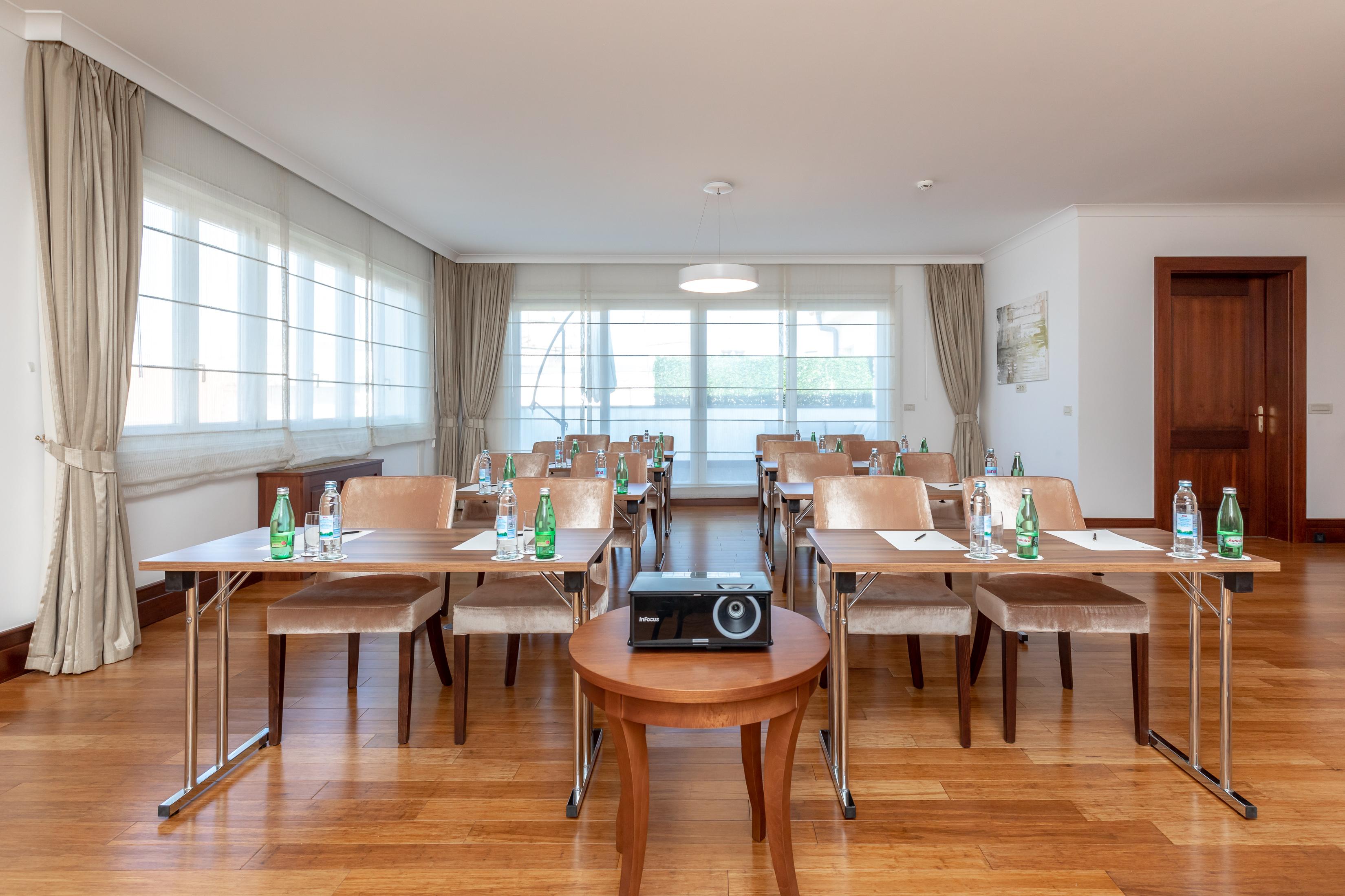 Hotel Le Premier Zagreb Exterior foto Meeting room
